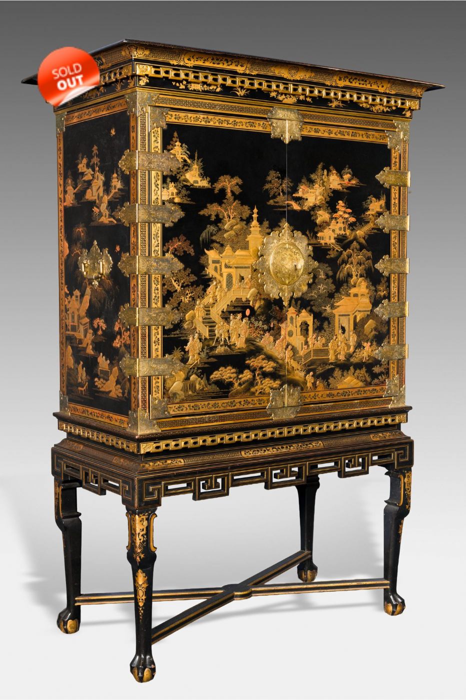 Important cabinet from the late 19th century in black and gilded lacquered wood